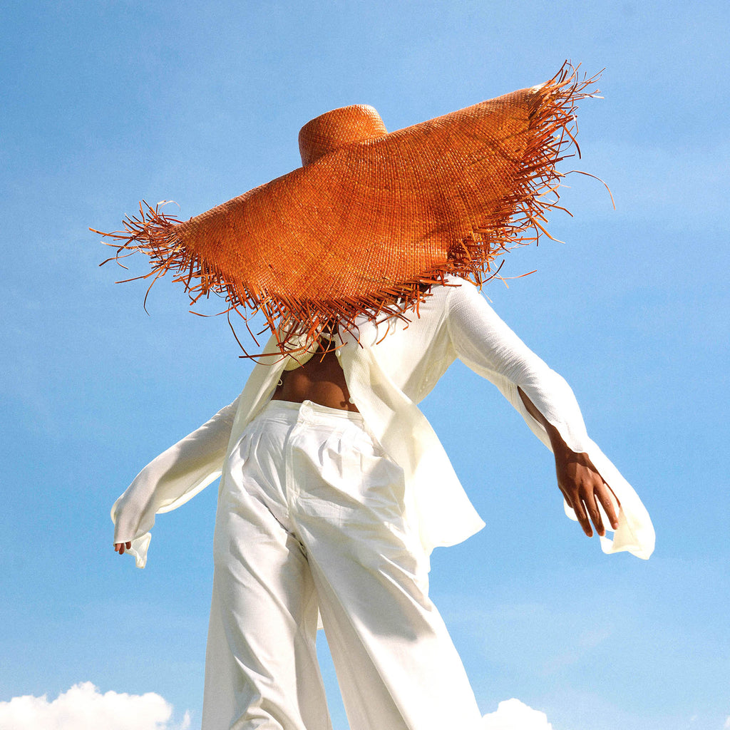 AMORA Oversized Woven Straw Hat in Burnt Caramel